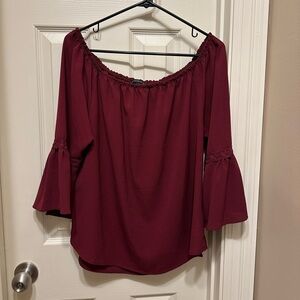 On or Off the shoulder with bell sleeves - Size: M